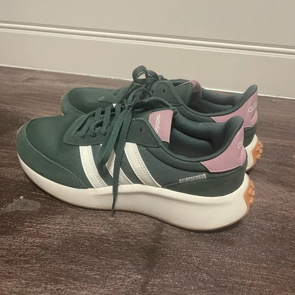 RARE ADIDAS FIND!!! LIKE NEW!!!Classic adidas driver style green with pink - Picture 11 of 15